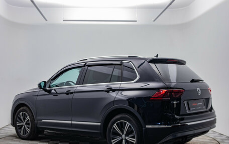 Volkswagen Tiguan II, 2018 год, 2 750 000 рублей, 3 фотография