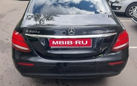 Mercedes-Benz E-Класс, 2020 год, 2 250 000 рублей, 3 фотография