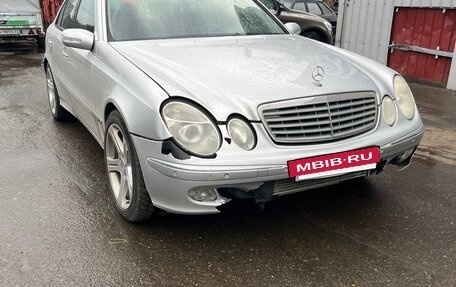 Mercedes-Benz E-Класс, 2004 год, 450 000 рублей, 3 фотография