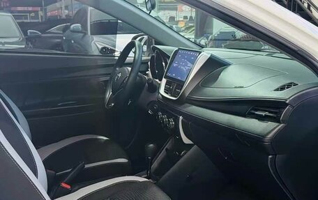 Toyota Yaris XP150 рестайлинг, 2022 год, 1 120 000 рублей, 8 фотография