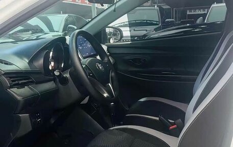 Toyota Yaris XP150 рестайлинг, 2022 год, 1 120 000 рублей, 7 фотография