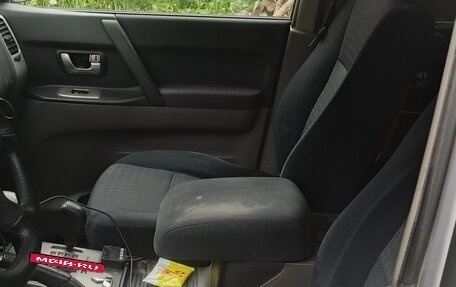 Mitsubishi Pajero III рестайлинг, 2004 год, 850 000 рублей, 8 фотография