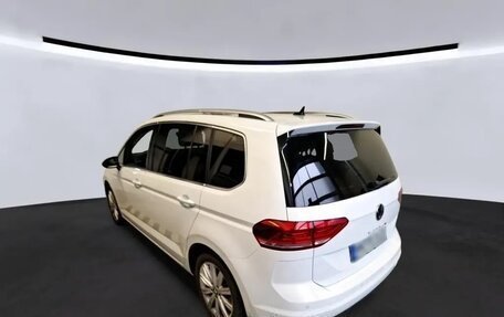 Volkswagen Touran III, 2023 год, 2 832 000 рублей, 4 фотография