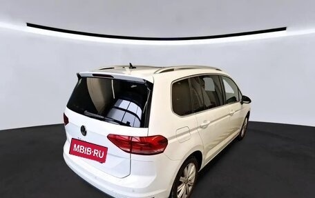 Volkswagen Touran III, 2023 год, 2 832 000 рублей, 2 фотография