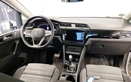 Volkswagen Touran III, 2023 год, 2 832 000 рублей, 8 фотография