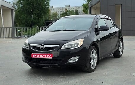 Opel Astra J, 2012 год, 700 000 рублей, 1 фотография