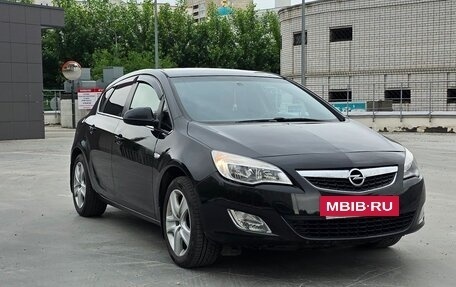 Opel Astra J, 2012 год, 700 000 рублей, 2 фотография