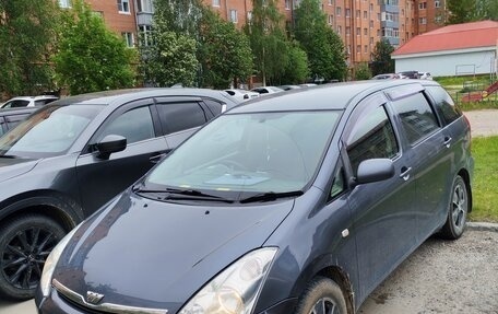 Toyota Wish II, 2003 год, 700 000 рублей, 2 фотография