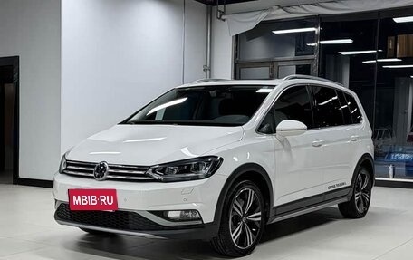 Volkswagen Touran III, 2023 год, 2 100 000 рублей, 1 фотография