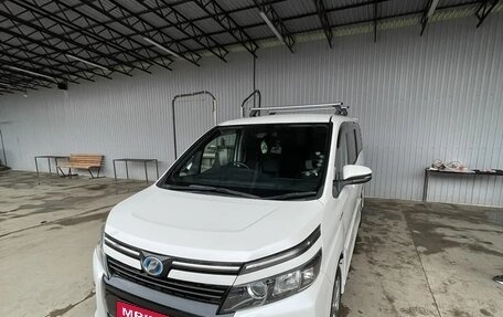 Toyota Voxy III, 2016 год, 1 900 000 рублей, 1 фотография