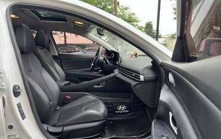 Hyundai Elantra, 2023 год, 1 420 000 рублей, 16 фотография