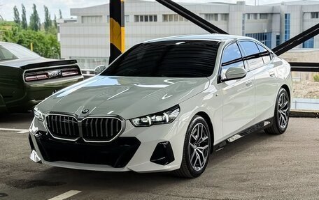 BMW 5 серия, 2024 год, 5 960 000 рублей, 1 фотография