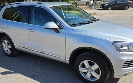 Volkswagen Touareg III, 2012 год, 1 890 000 рублей, 2 фотография