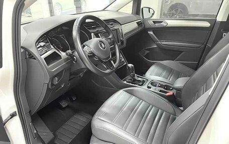 Volkswagen Touran III, 2022 год, 2 000 000 рублей, 9 фотография