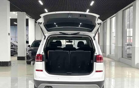 Volkswagen Touran III, 2022 год, 2 000 000 рублей, 18 фотография