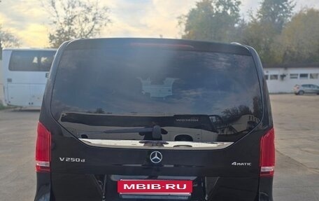 Mercedes-Benz V-Класс, 2017 год, 4 500 000 рублей, 4 фотография