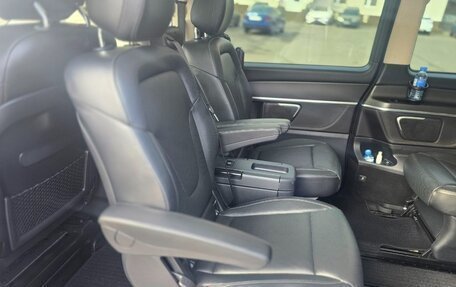 Mercedes-Benz V-Класс, 2017 год, 4 500 000 рублей, 20 фотография