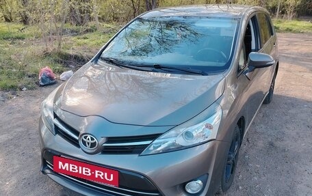 Toyota Verso I, 2016 год, 1 250 000 рублей, 3 фотография