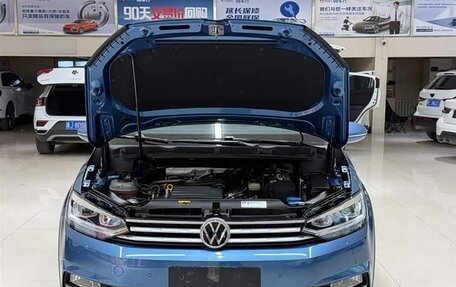 Volkswagen Touran III, 2022 год, 2 200 000 рублей, 7 фотография