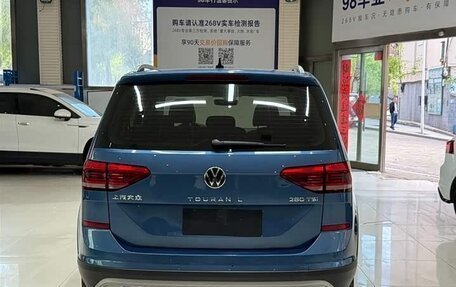 Volkswagen Touran III, 2022 год, 2 200 000 рублей, 5 фотография