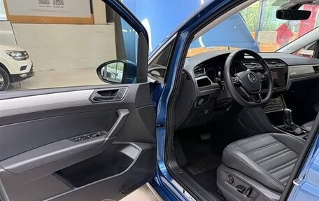 Volkswagen Touran III, 2022 год, 2 200 000 рублей, 12 фотография