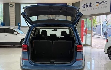 Volkswagen Touran III, 2022 год, 2 200 000 рублей, 21 фотография