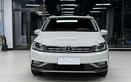 Volkswagen Touran III, 2023 год, 2 100 000 рублей, 2 фотография