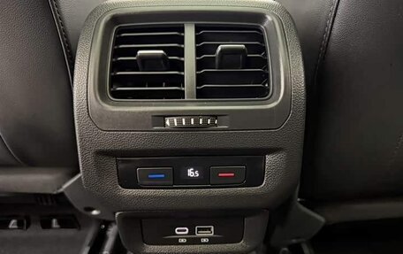 Volkswagen Touran III, 2022 год, 2 200 000 рублей, 17 фотография