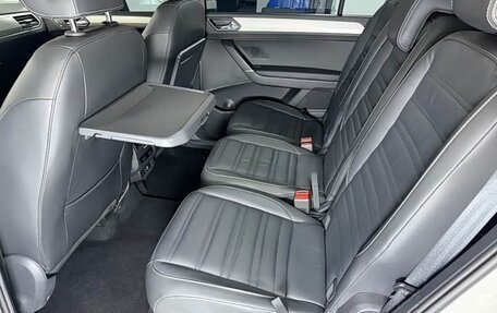 Volkswagen Touran III, 2023 год, 2 100 000 рублей, 17 фотография