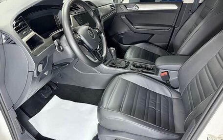 Volkswagen Touran III, 2023 год, 2 100 000 рублей, 11 фотография