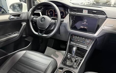 Volkswagen Touran III, 2023 год, 2 100 000 рублей, 10 фотография