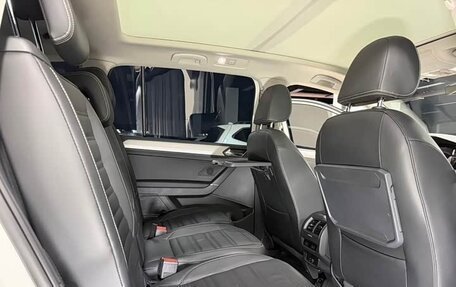 Volkswagen Touran III, 2023 год, 2 100 000 рублей, 18 фотография