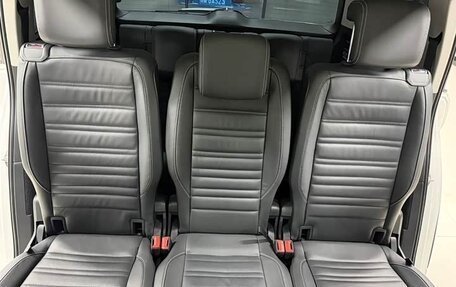 Volkswagen Touran III, 2023 год, 2 100 000 рублей, 21 фотография