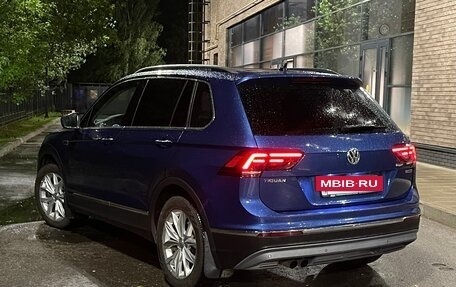 Volkswagen Tiguan II, 2018 год, 2 000 000 рублей, 2 фотография