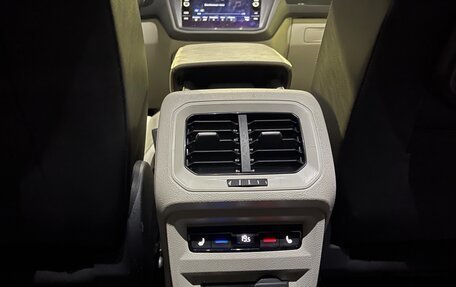 Volkswagen Tiguan II, 2018 год, 2 000 000 рублей, 7 фотография