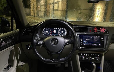 Volkswagen Tiguan II, 2018 год, 2 000 000 рублей, 13 фотография