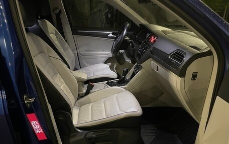 Volkswagen Tiguan II, 2018 год, 2 000 000 рублей, 26 фотография
