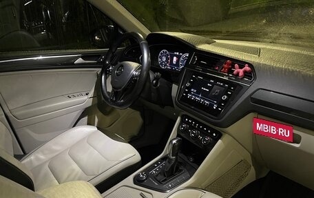 Volkswagen Tiguan II, 2018 год, 2 000 000 рублей, 28 фотография