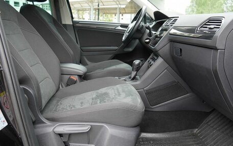 Volkswagen Tiguan II, 2019 год, 2 520 000 рублей, 17 фотография