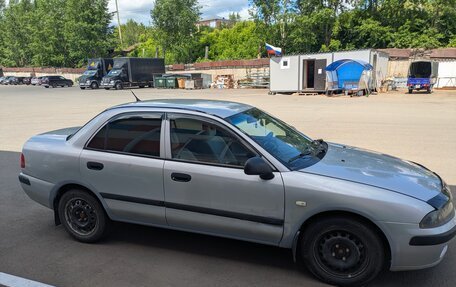 Mitsubishi Carisma I, 2001 год, 200 000 рублей, 2 фотография