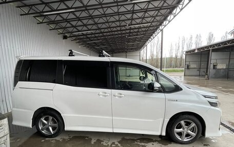 Toyota Voxy III, 2016 год, 1 900 000 рублей, 8 фотография