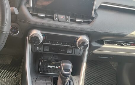 Toyota RAV4, 2022 год, 4 200 000 рублей, 10 фотография