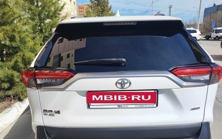 Toyota RAV4, 2022 год, 4 200 000 рублей, 4 фотография