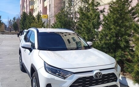 Toyota RAV4, 2022 год, 4 200 000 рублей, 2 фотография