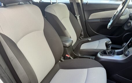 Chevrolet Cruze II, 2014 год, 800 000 рублей, 16 фотография