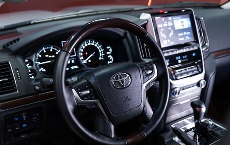 Toyota Land Cruiser 200, 2018 год, 8 800 000 рублей, 2 фотография