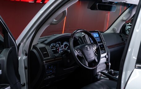 Toyota Land Cruiser 200, 2018 год, 8 800 000 рублей, 3 фотография