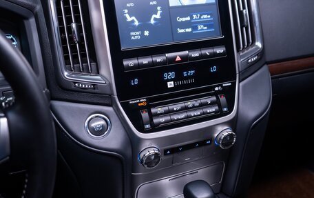 Toyota Land Cruiser 200, 2018 год, 8 800 000 рублей, 4 фотография