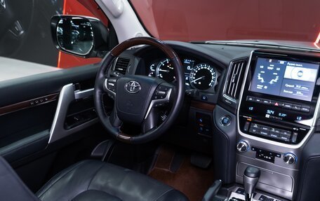 Toyota Land Cruiser 200, 2018 год, 8 800 000 рублей, 22 фотография