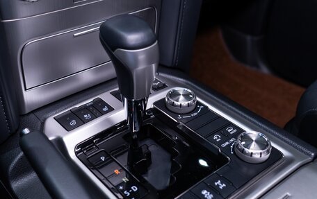 Toyota Land Cruiser 200, 2018 год, 8 800 000 рублей, 27 фотография